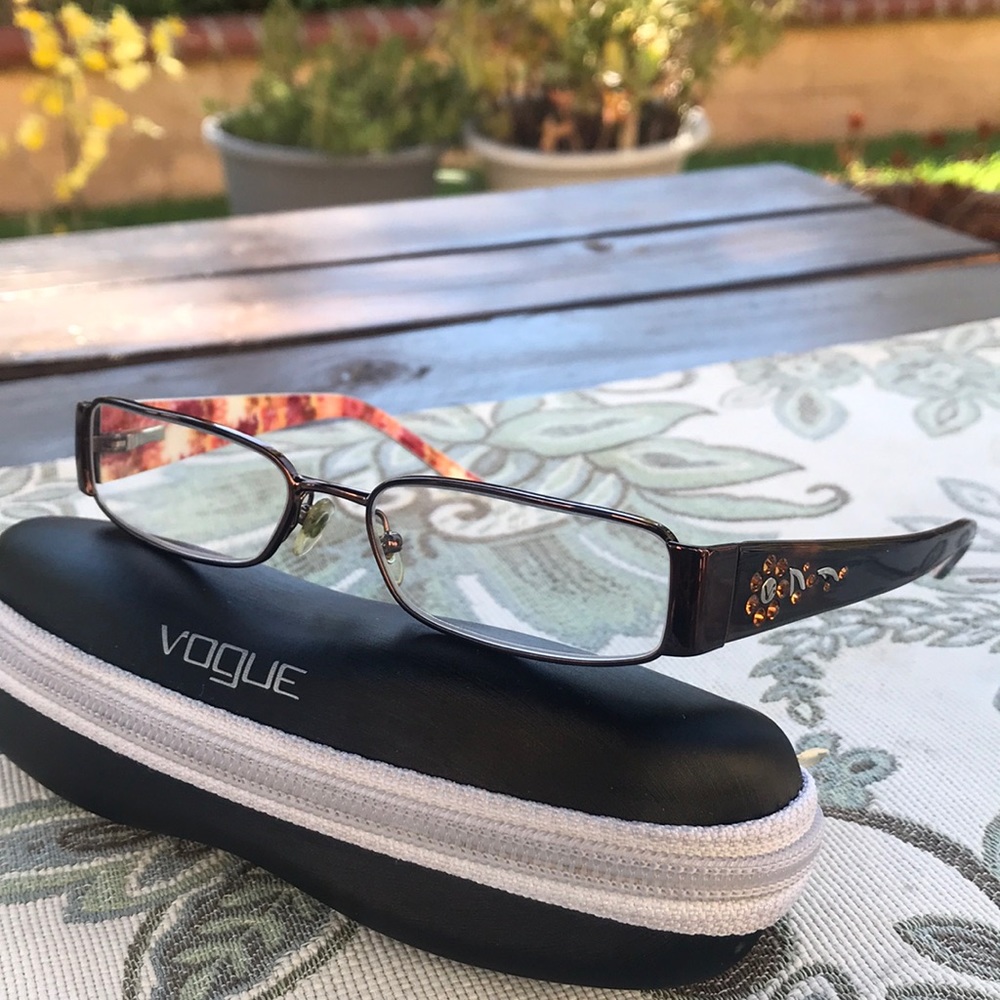 Vogue +1.25 stylish readers **New lenses